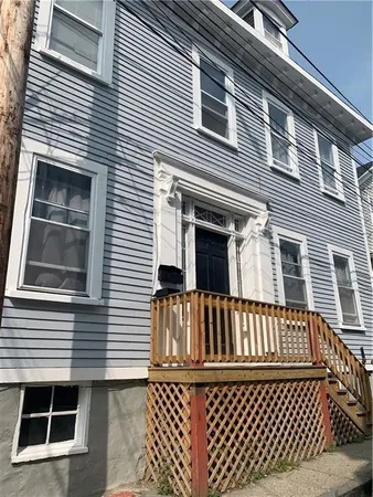 $3,000 | 32 Ann Street, Unit 1, Newport, RI 02840