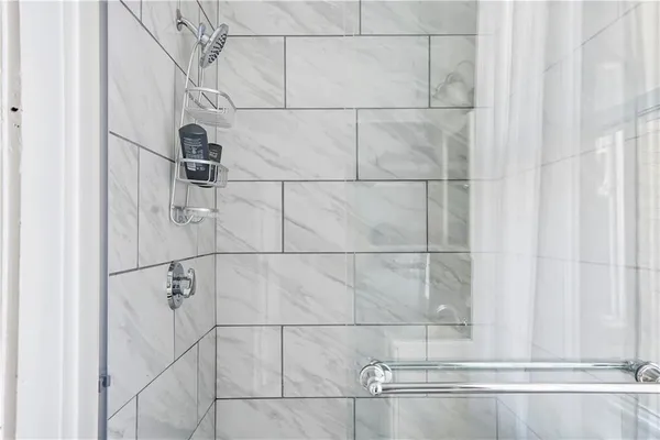 $3,000 | 32 Ann Street, Unit 1, Newport, RI 02840