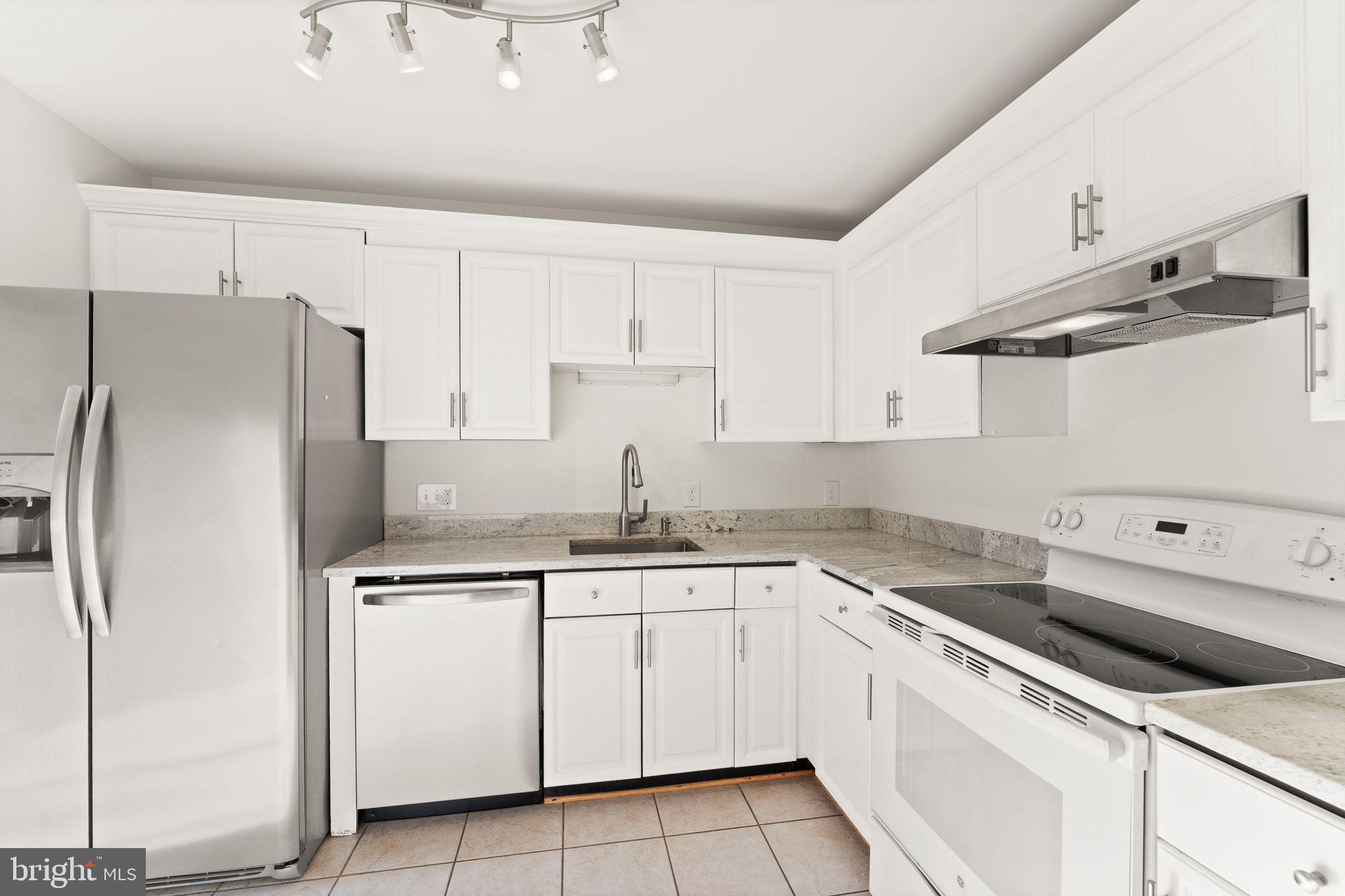 6001 Little Brook Court Clifton, VA 20124 - Photo 3 of 46 a kitchen with cabinets appliances and a sink