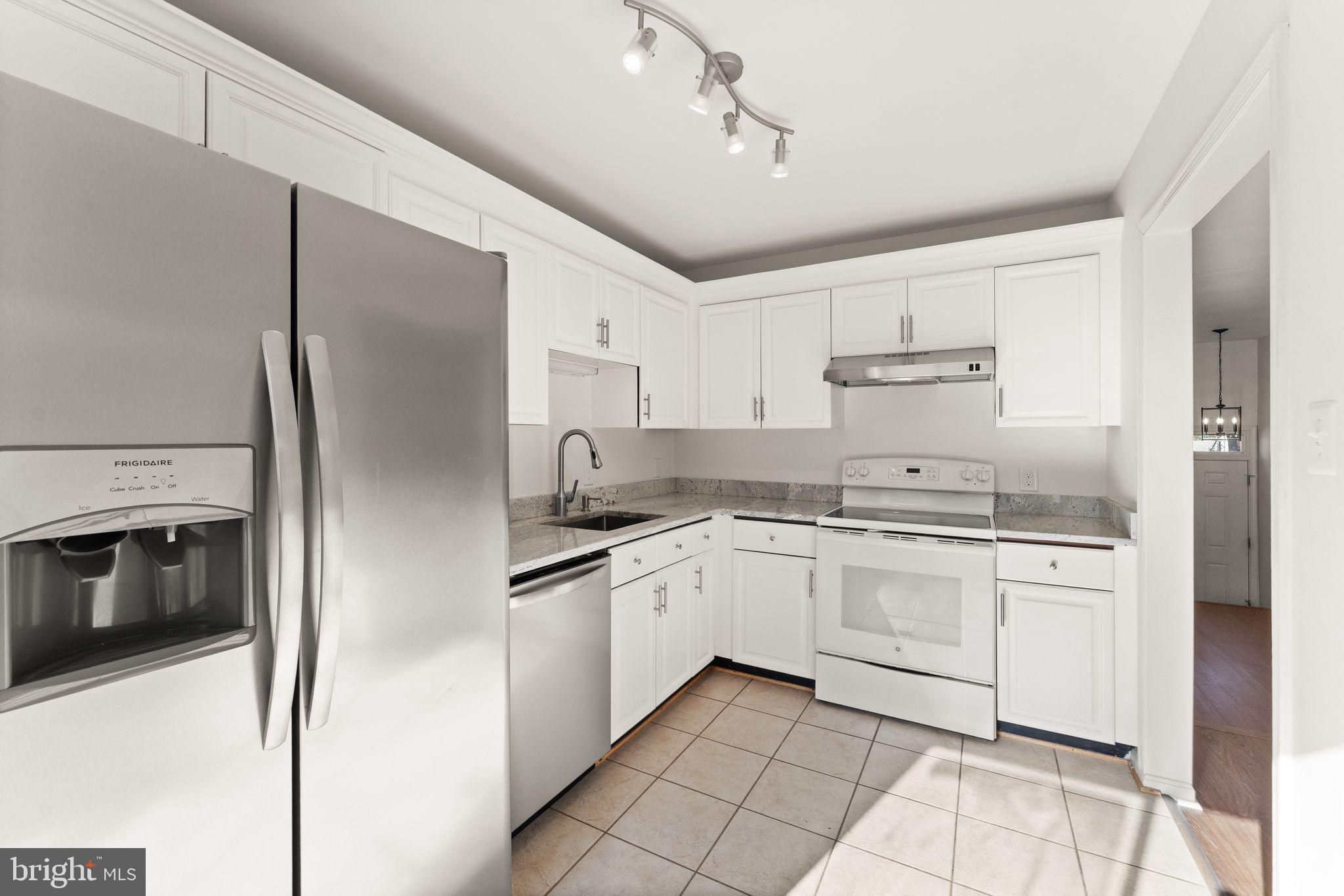 6001 Little Brook Court Clifton, VA 20124 - Photo 6 of 46 a kitchen with stainless steel appliances granite countertop a stove a sink and a refrigerator