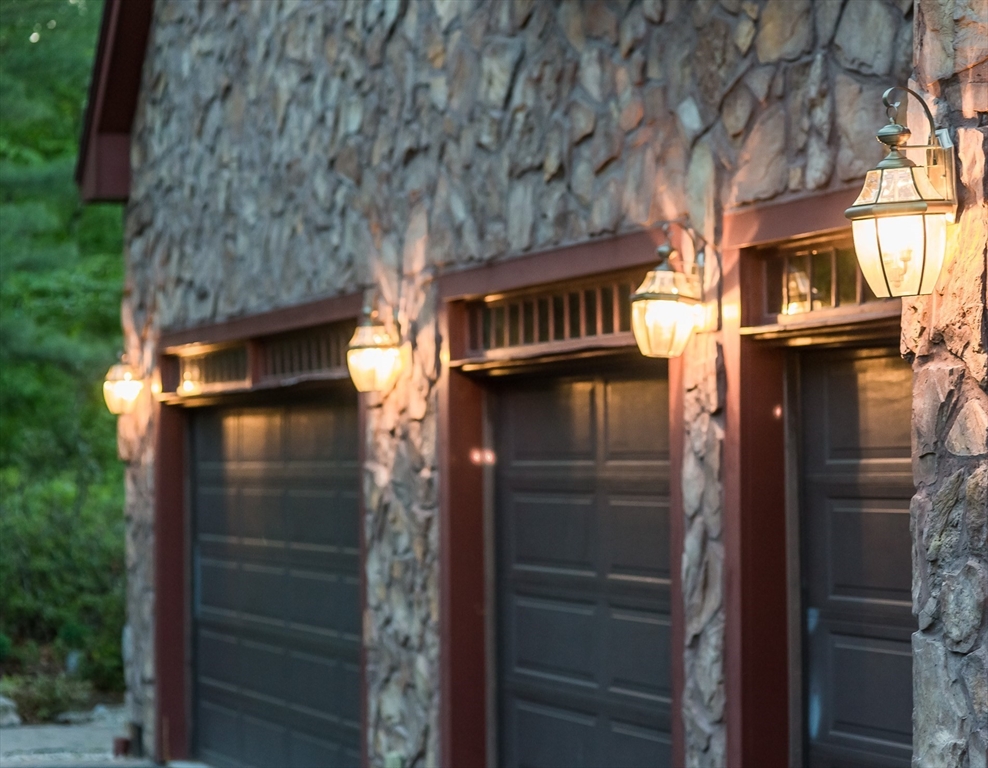 74 Coles Meadow Road Northampton, MA 01060 - Photo 5 of 42 Gallery Image 5