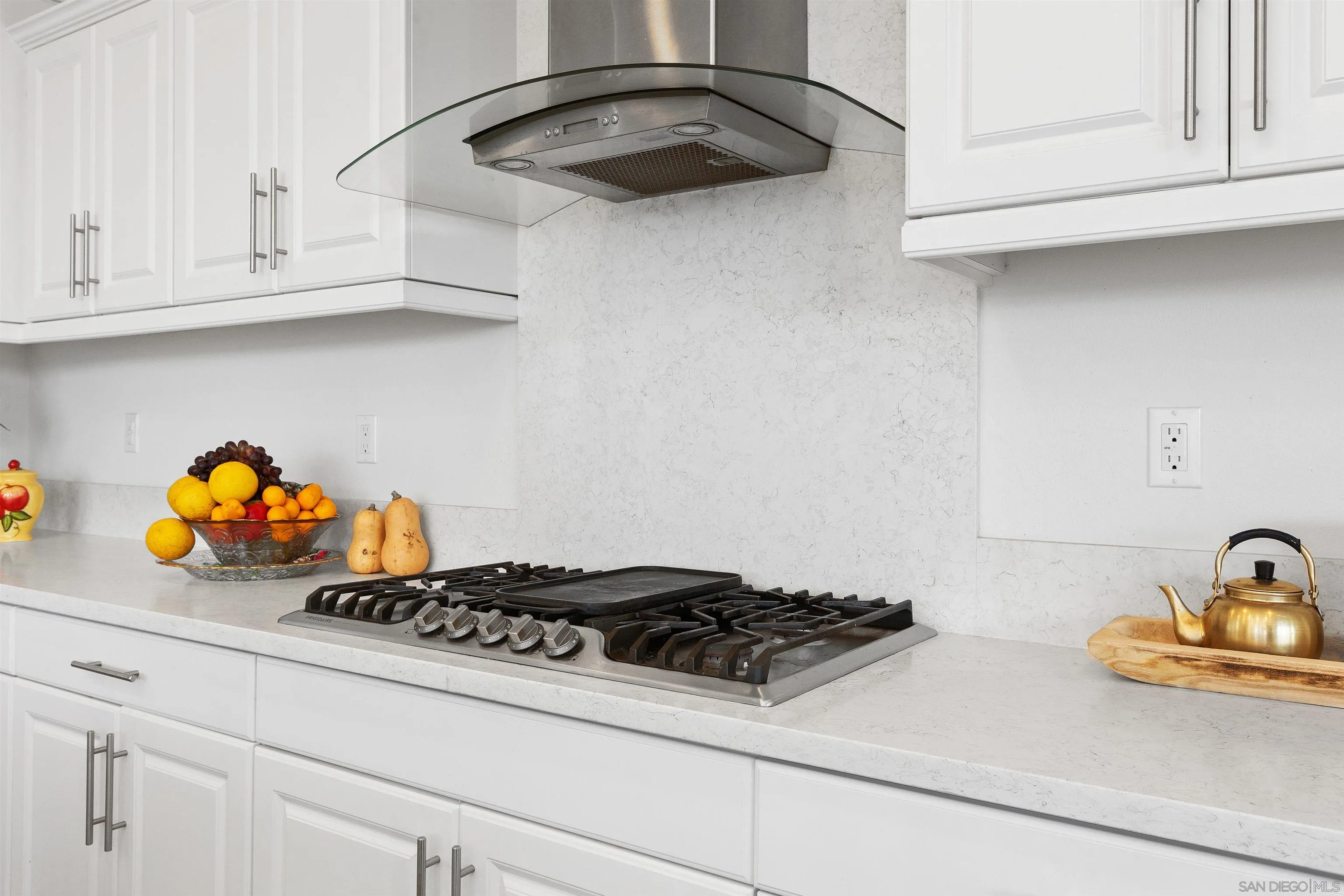 35732 Garrano Lane Fallbrook, CA 92028 - Photo 20 of 44 a close view of a stove a microwave and cabinets in the kitchen