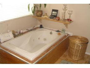 7707 East Irwin Ranch Road Prescott Valley, AZ 86315 - Photo 8 of 12 a bathroom with a tub