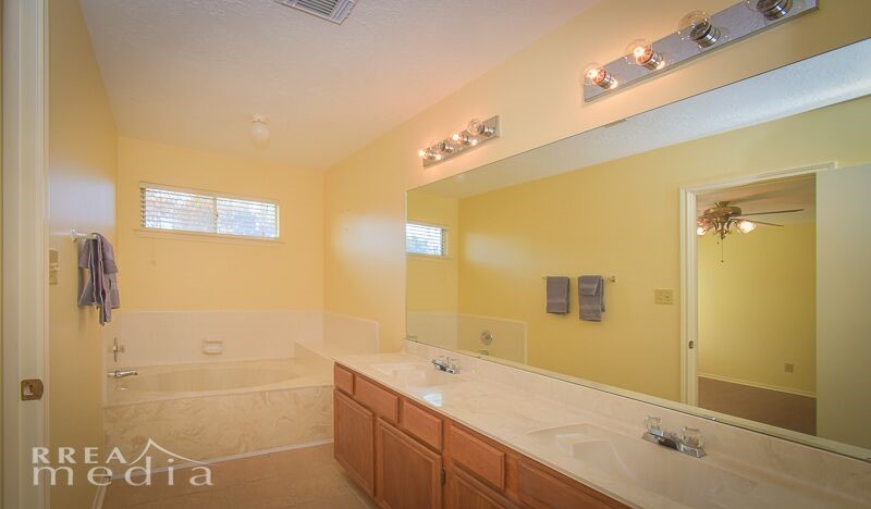 19723 Glenfinch Lane Spring, TX 77379 - Photo 18 of 39 Primary Bathroom