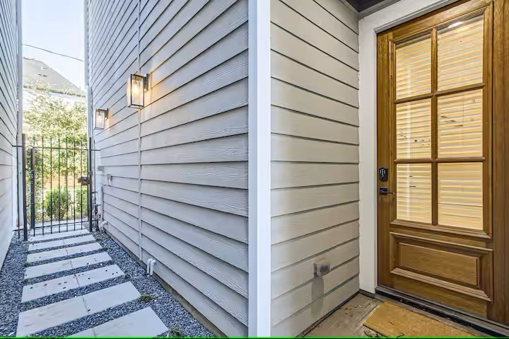 1528 Chestnut Street Houston, TX 77009 - Photo 2 of 31