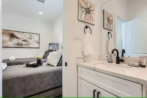 $3,500 | 1528 Chestnut Street, Houston, TX 77009