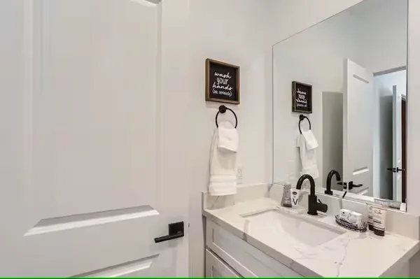 $3,500 | 1528 Chestnut Street, Houston, TX 77009