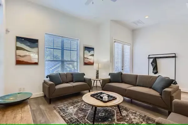 $3,500 | 1528 Chestnut Street, Houston, TX 77009