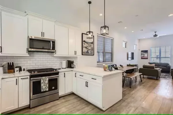 $3,500 | 1528 Chestnut Street, Houston, TX 77009