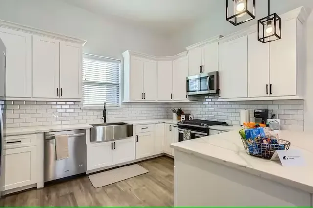 $3,500 | 1528 Chestnut Street, Houston, TX 77009