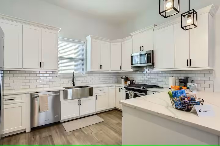 1528 Chestnut Street Houston, TX 77009 - Photo 9 of 31