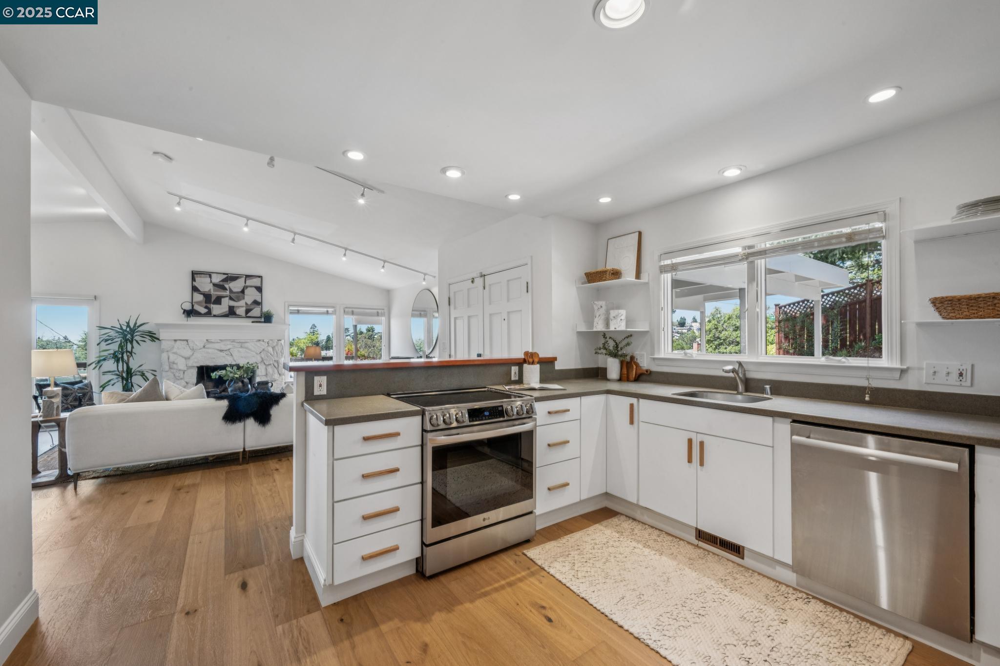 58 Buckeye Avenue Oakland, CA 94618 - Photo 19 of 53