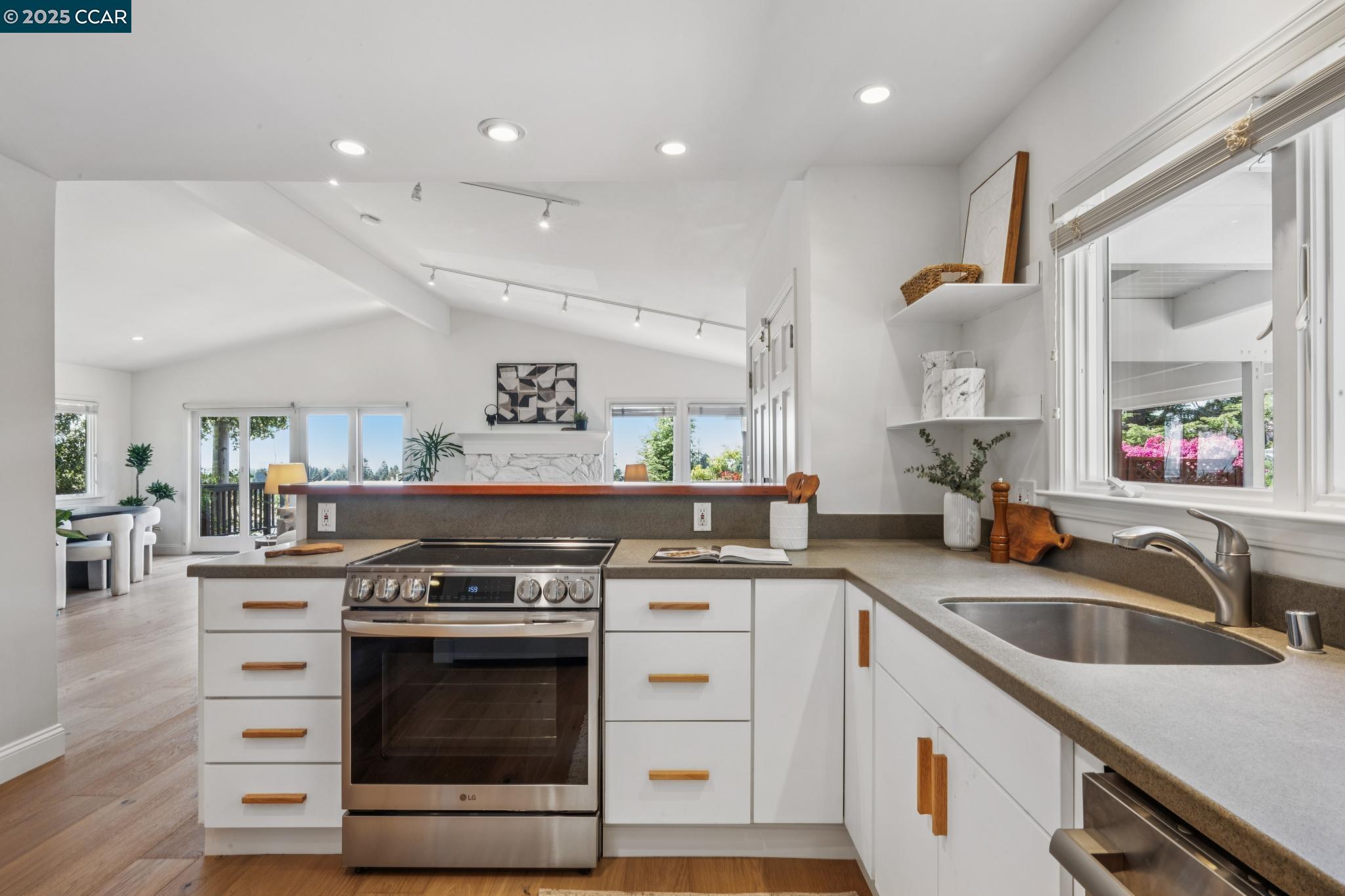 58 Buckeye Avenue Oakland, CA 94618 - Photo 23 of 53