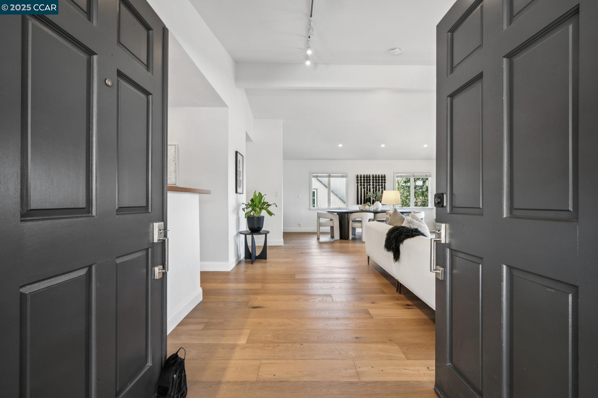 58 Buckeye Avenue Oakland, CA 94618 - Photo 9 of 53