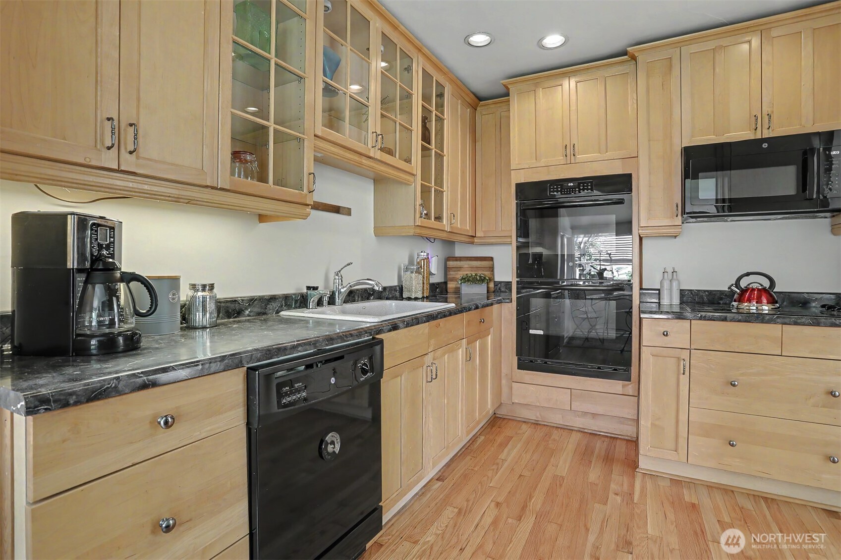 322 North 81st Street Seattle, WA 98103 - Photo 11 of 40
