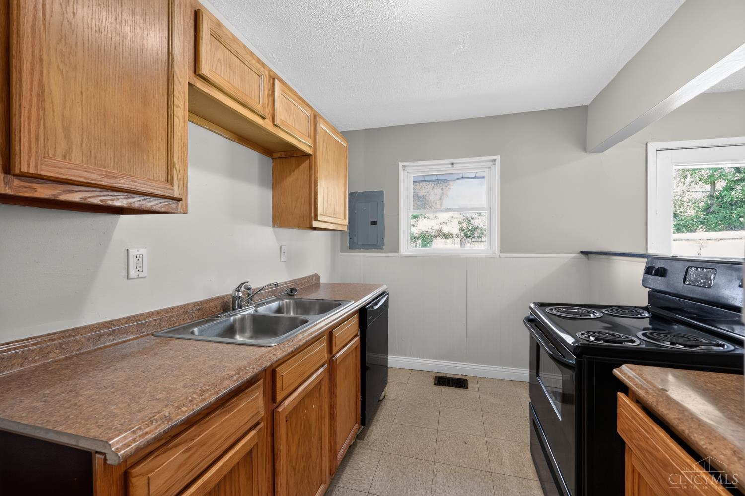8745 Daly Road Cincinnati, OH 45231 - Photo 11 of 31 Gallery Image 11