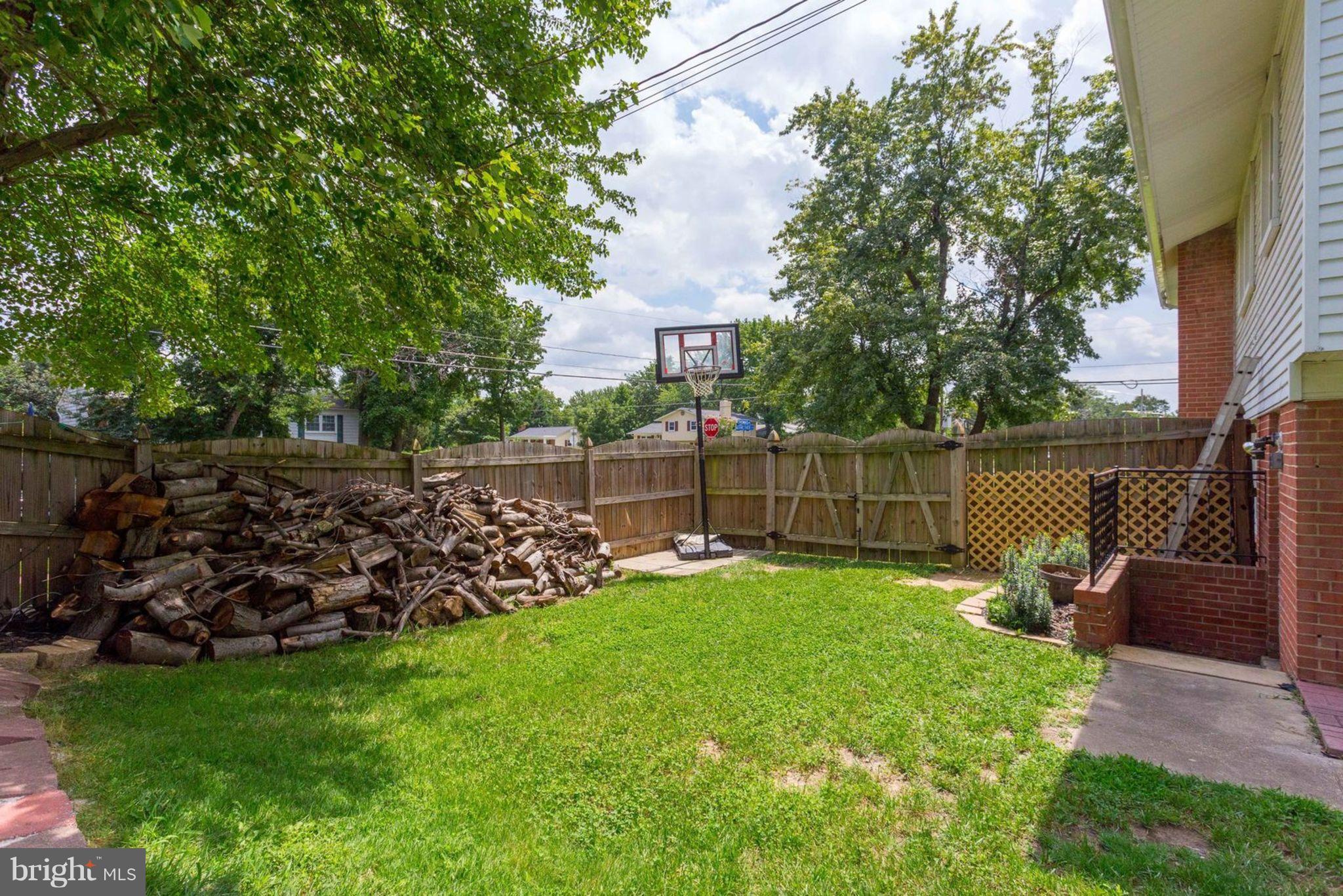 6420 Meriwether Lane Springfield, VA 22150 - Photo 27 of 27 Fully fenced backyard