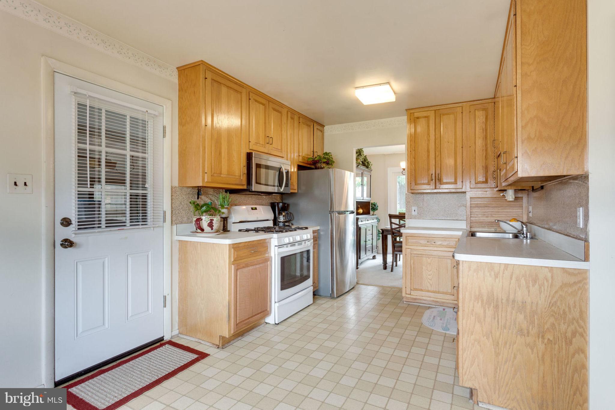 6420 Meriwether Lane Springfield, VA 22150 - Photo 8 of 27 Lots of cabinet space