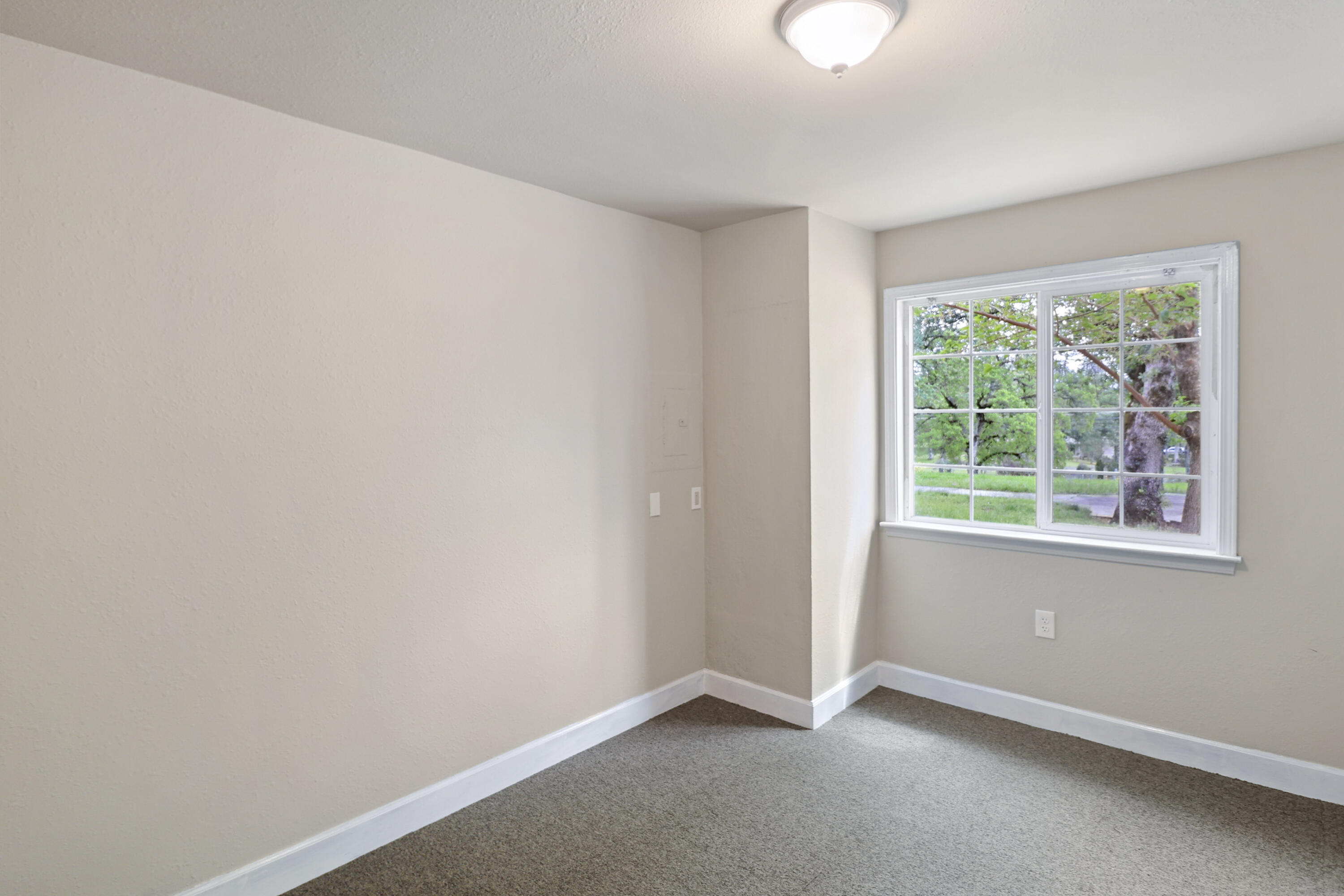 9400 Placer Road Redding, CA 96001 - Photo 31 of 52 an empty room with wooden floor and windows