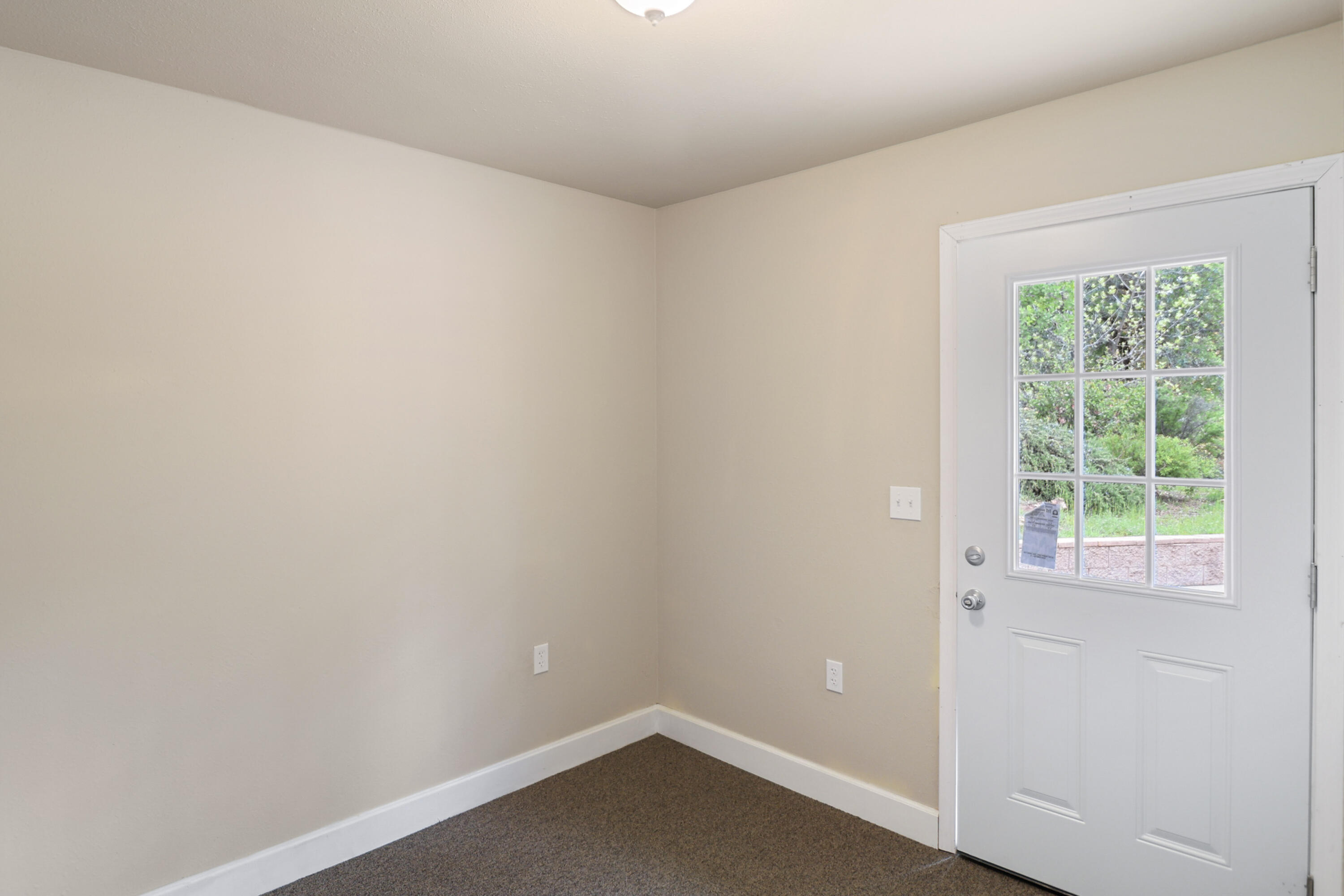 9400 Placer Road Redding, CA 96001 - Photo 32 of 52 an empty room with a window