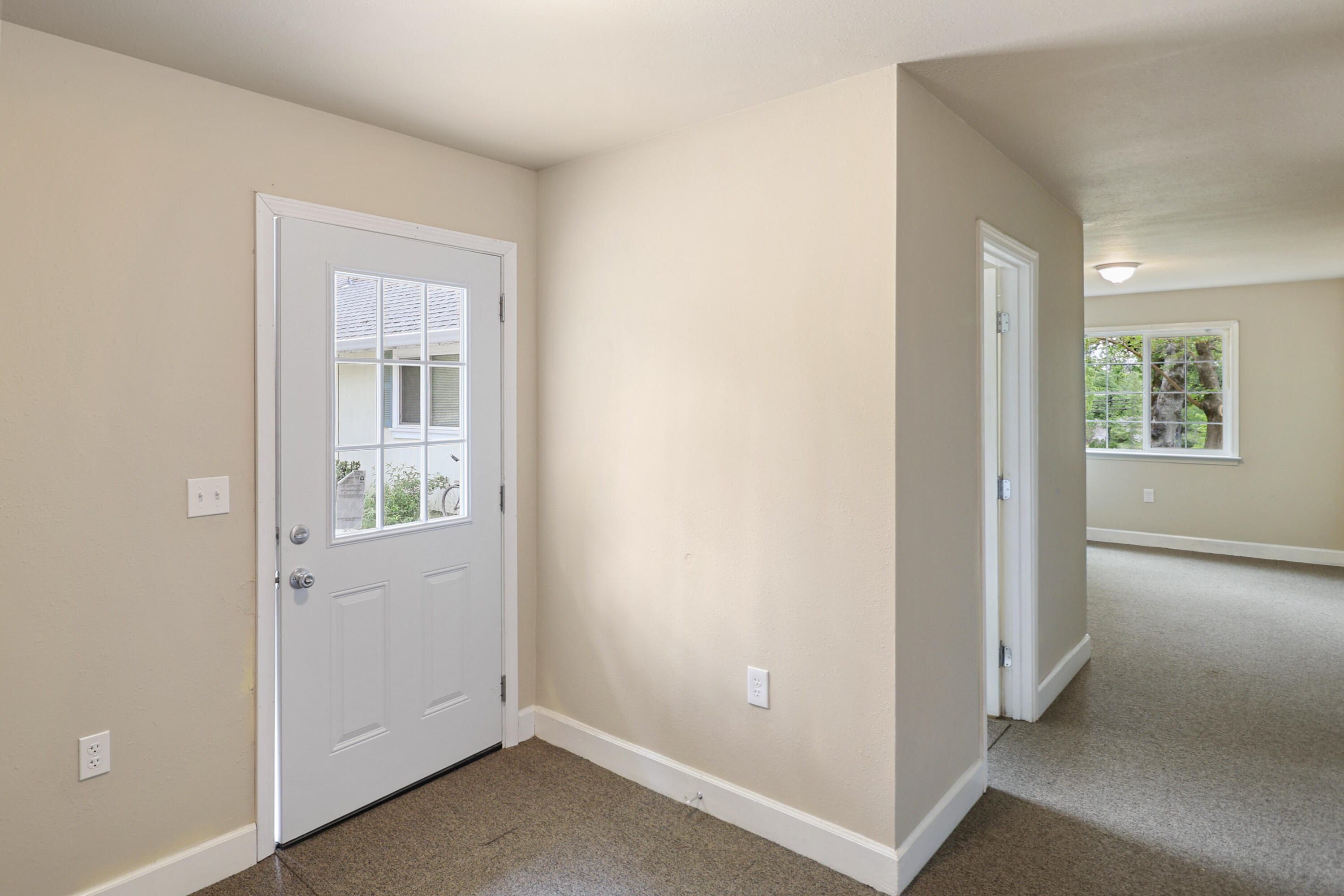 9400 Placer Road Redding, CA 96001 - Photo 33 of 52 an empty room with windows and closet