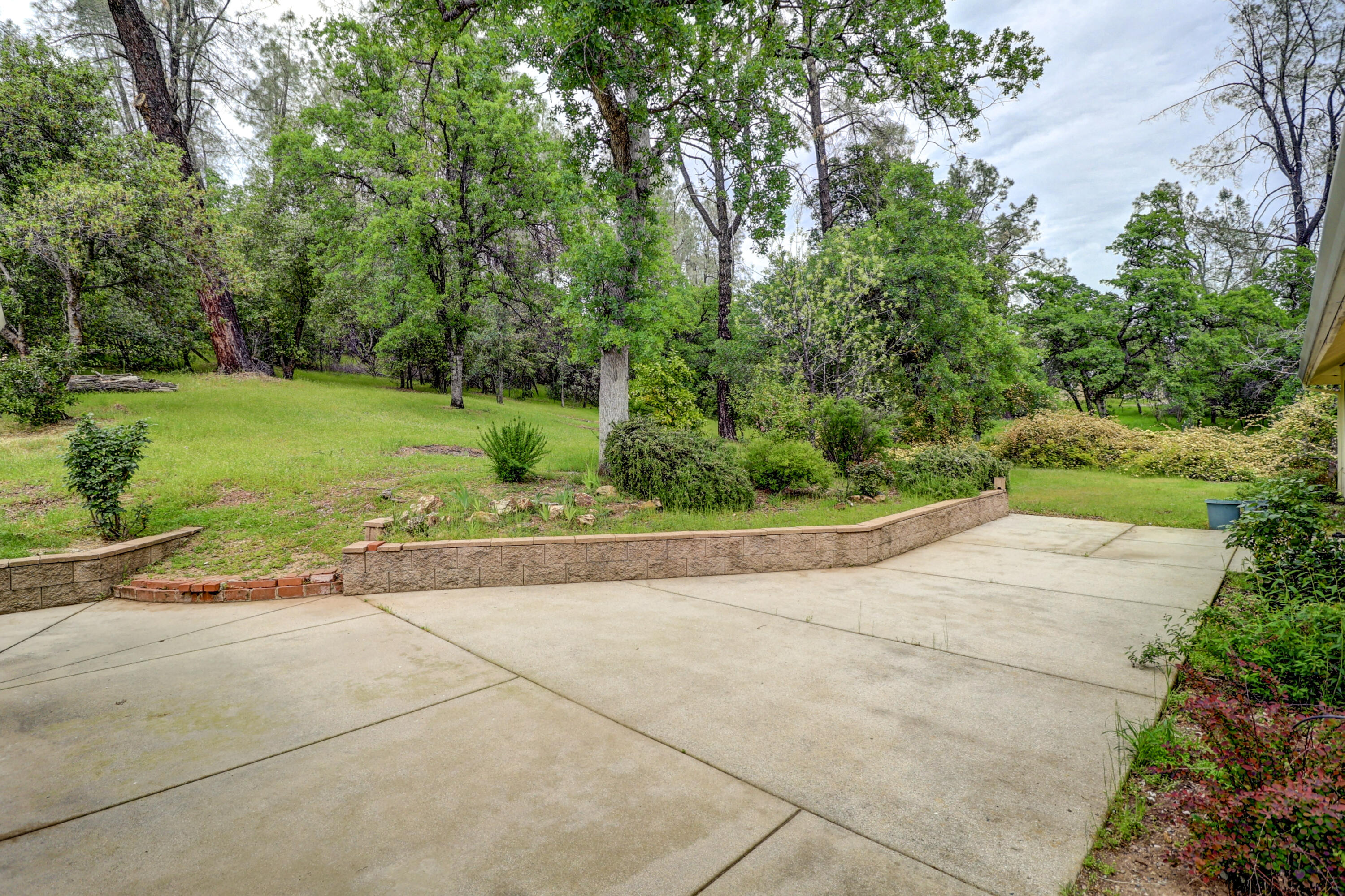 9400 Placer Road Redding, CA 96001 - Photo 45 of 52 a view of a garden with pathway