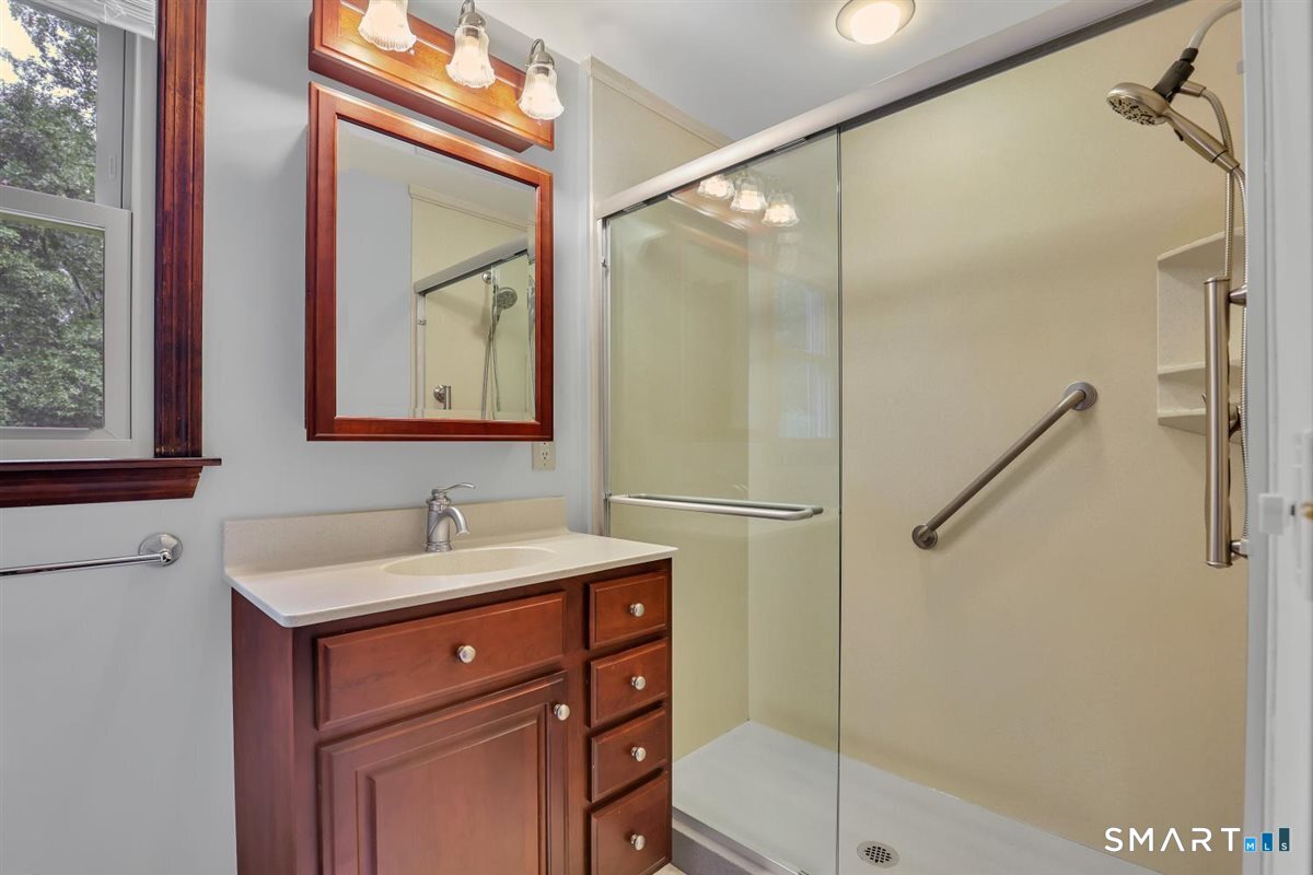190 Valley View Road Manchester, CT 06040 - Photo 19 of 34 Gallery Image 19
