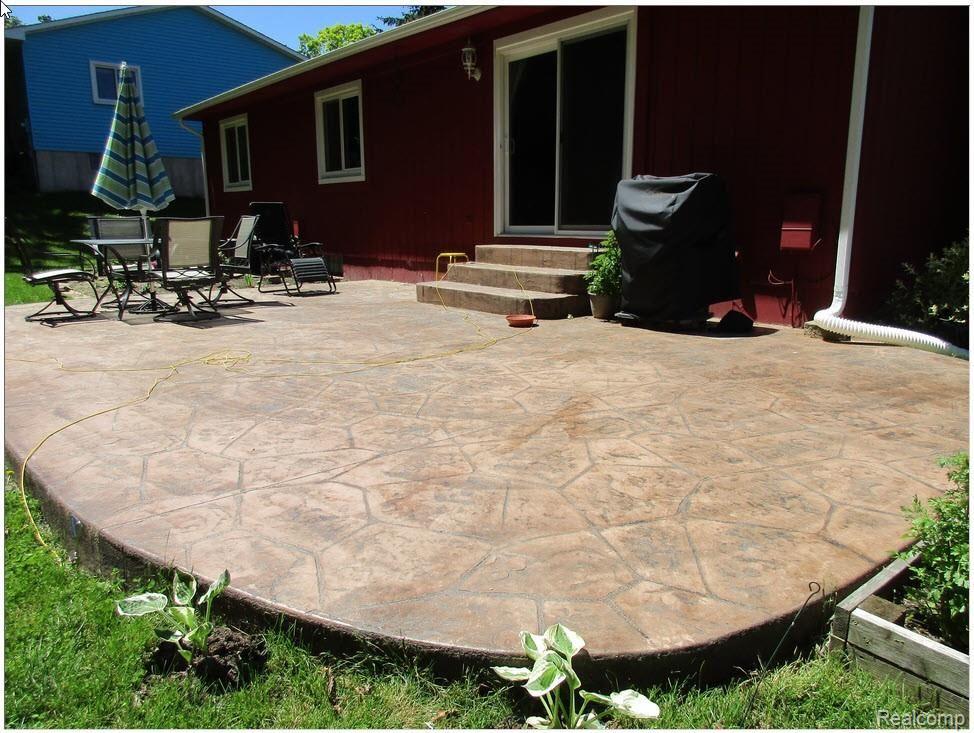 548 Glenwyth Road Brighton, MI 48116 - Photo 8 of 47 548 Gelnwyth patio.jpg
