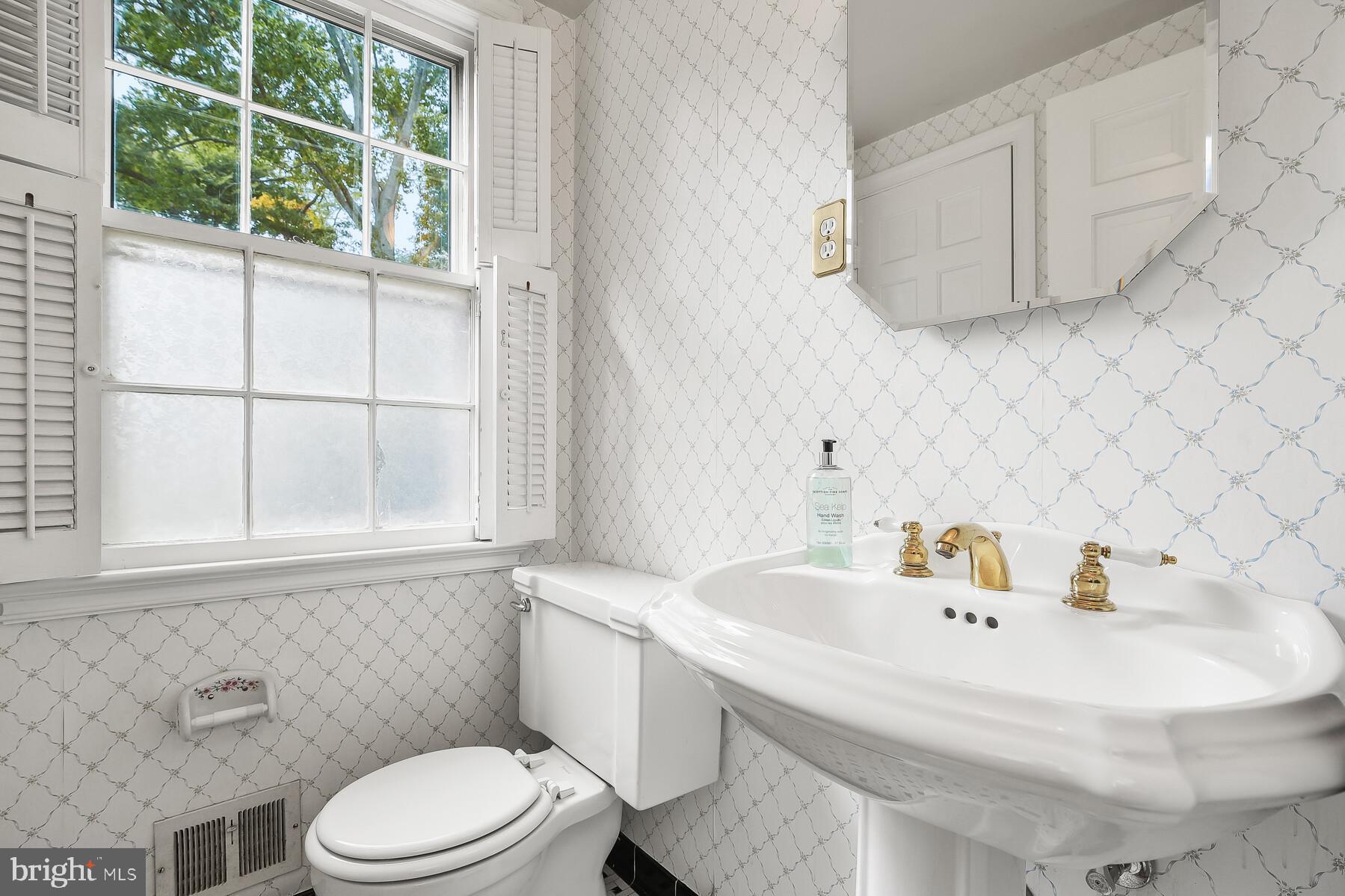 5005 Baltan Road Bethesda, MD 20816 - Photo 22 of 39 Gallery Image 22