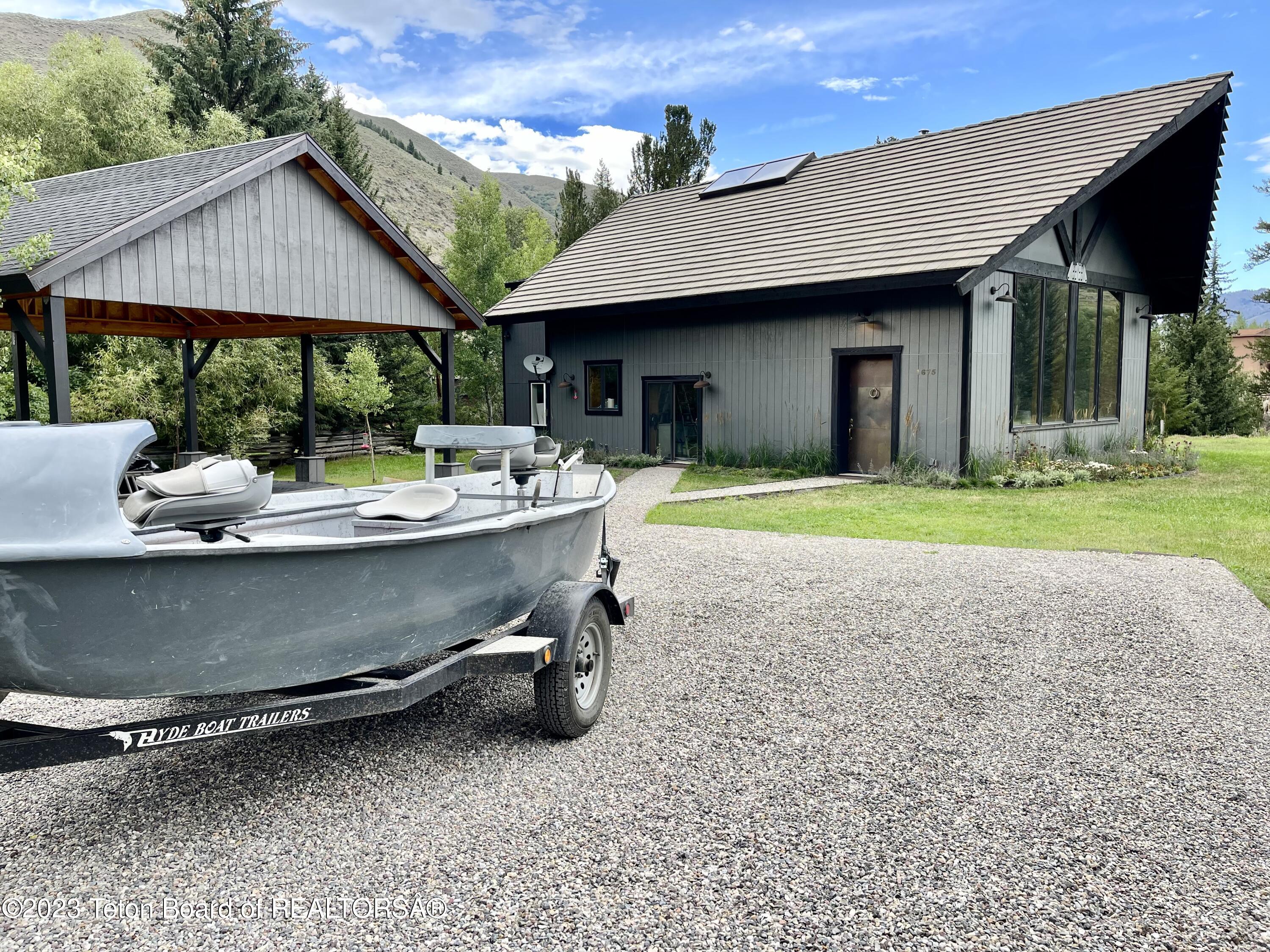 227B6C28-D9D9-4E42-9AB3-31607D589042