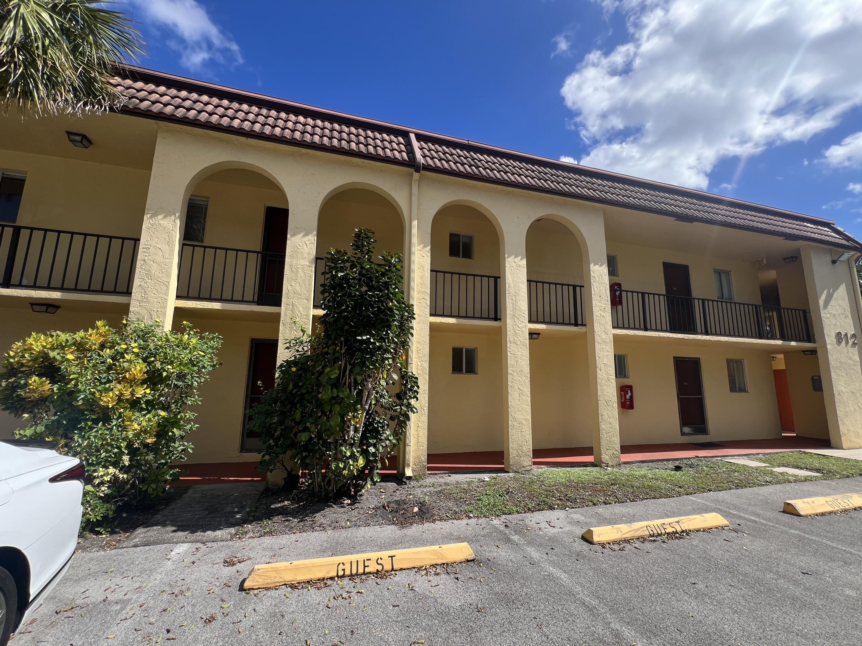 812 Southwest 9th St Circle, Unit 103 Boca Raton, FL 33486 - Photo 14 of 14 a front view of a house
