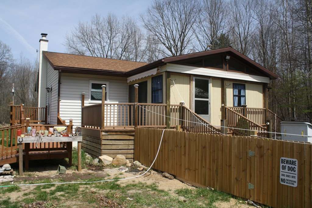 5750 East North County Line Road Edmore, MI 48829 - Photo 6 of 29 1830910-5.JPG