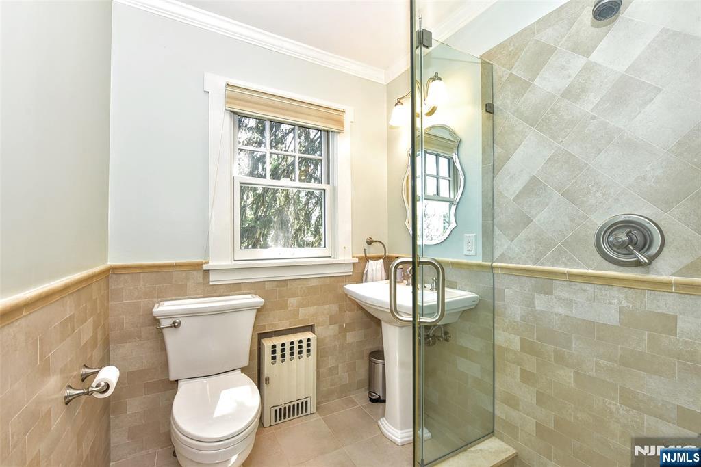 352 Fairway Road Ridgewood, NJ 07450 - Photo 17 of 33