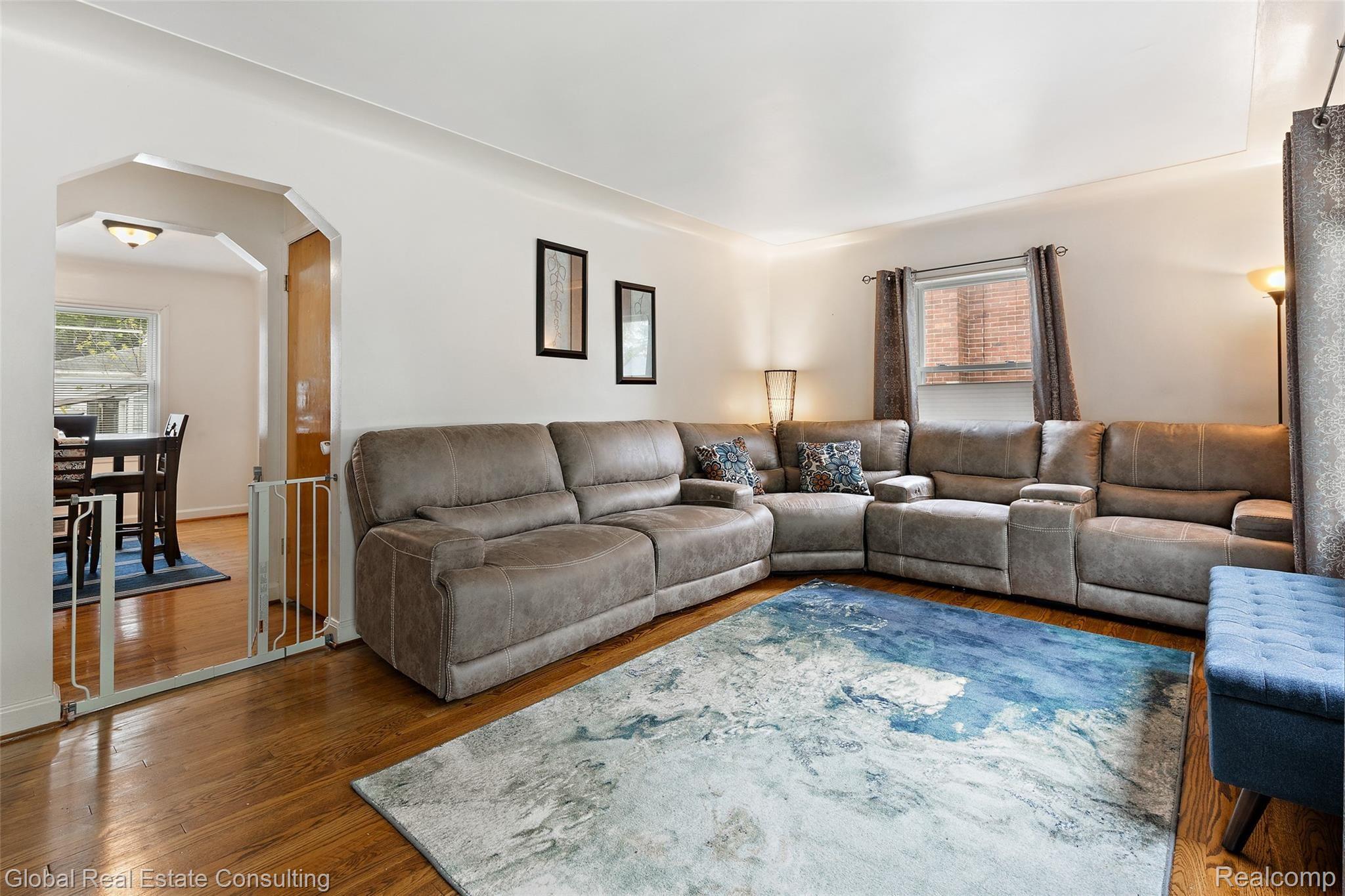 847 Menominee Road Pontiac, MI 48341 - Photo 9 of 30 847 Menominee-10.jpg