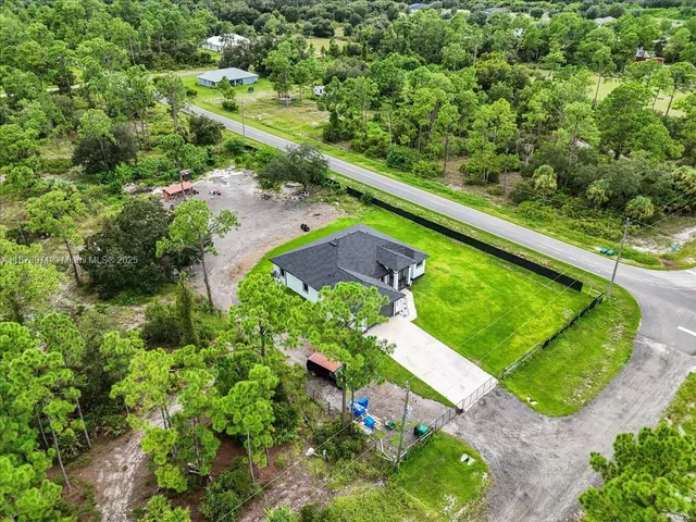 an aerial view of a yard