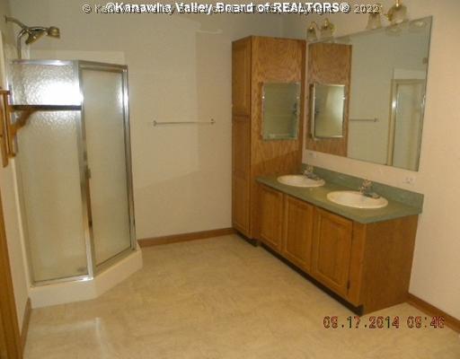 619 Rambling Hills Road Elkview, WV 25071 - Photo 9 of 16 Master Bath/Spa.