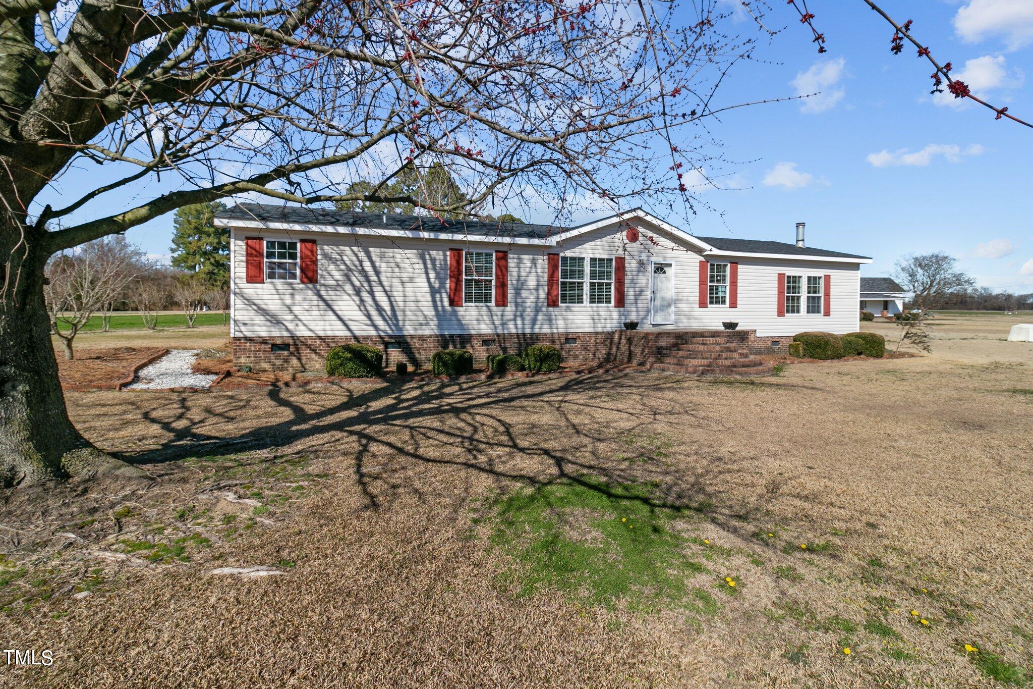 7929 Keener Road Clinton, NC 28328 - Photo 7 of 36 a front view of a house with a yard