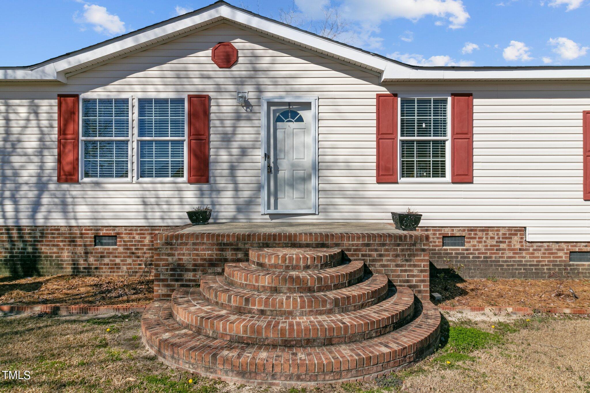 7929 Keener Road Clinton, NC 28328 - Photo 8 of 36 a front view of a house with a yard