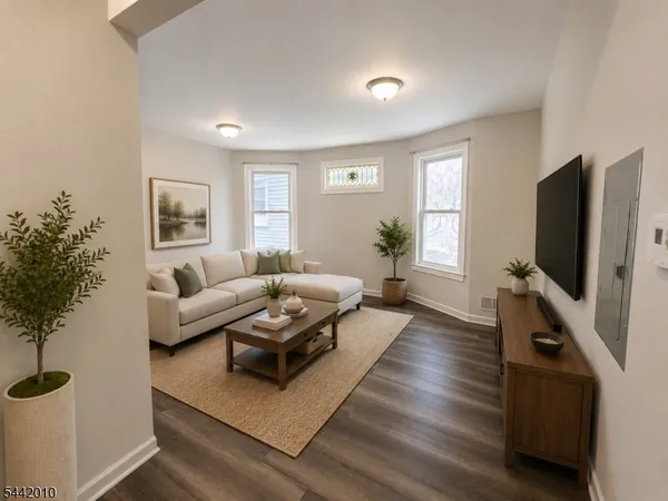$2,500 | 244 Halsted Street, Unit 1, East Orange, NJ 07018