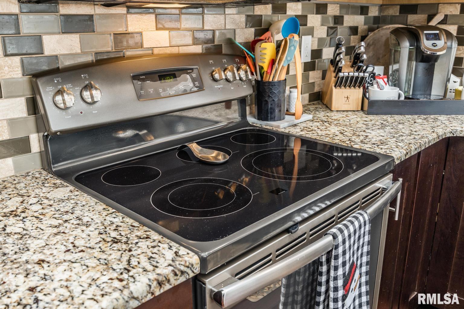 1203 Hampton Road Washington, IL 61571 - Photo 16 of 54 Gallery Image 16