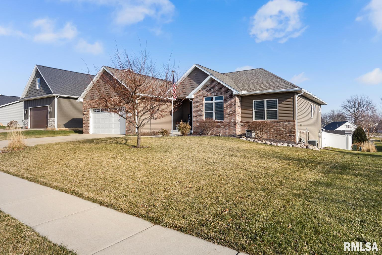 1203 Hampton Road Washington, IL 61571 - Photo 2 of 54 Gallery Image 2
