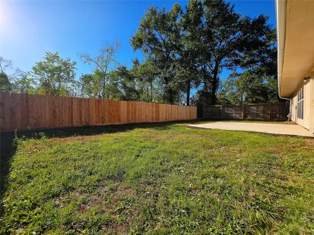 a view of a yard with a house