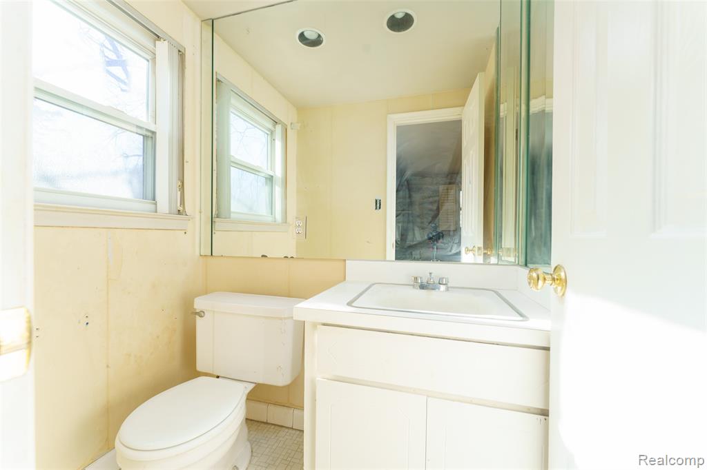 24095 Farmington Road Farmington, MI 48336 - Photo 27 of 35 Gallery Image 27