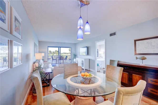 $5,900 | 40 Northeast Plantation Road, Unit 203, Jensen Beach, FL 34957