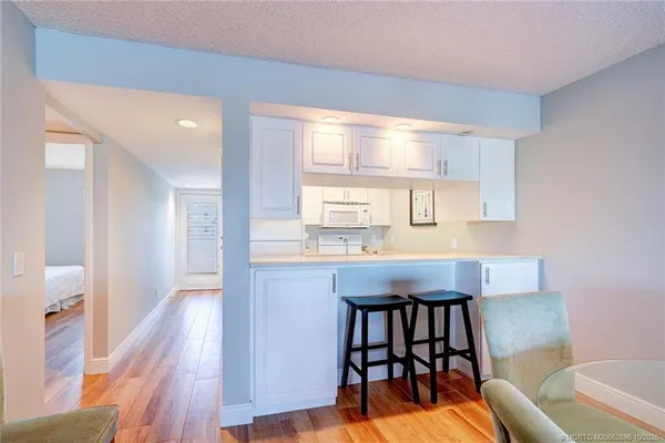 $5,900 | 40 Northeast Plantation Road, Unit 203, Jensen Beach, FL 34957