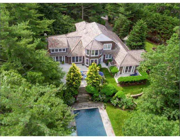$3,975,000 | 9 Owl's Nest Lane, East Hampton, NY 11937
