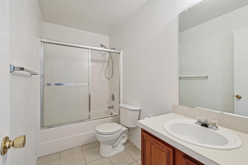 5424 Elk Ridge Drive Watauga, TX 76137 - Photo 27 of 40 a bathroom with a sink toilet and shower