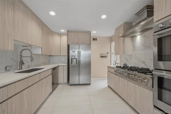 $2,257,770 | 8 Pine Drive, Great Neck, NY 11021