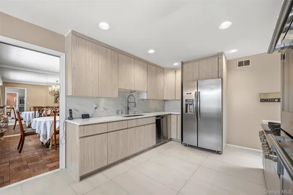 $2,257,770 | 8 Pine Drive, Great Neck, NY 11021