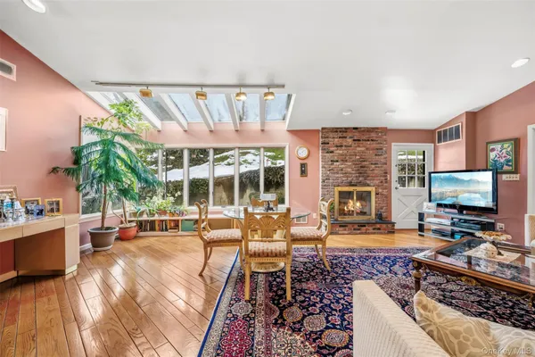 $2,257,770 | 8 Pine Drive, Great Neck, NY 11021